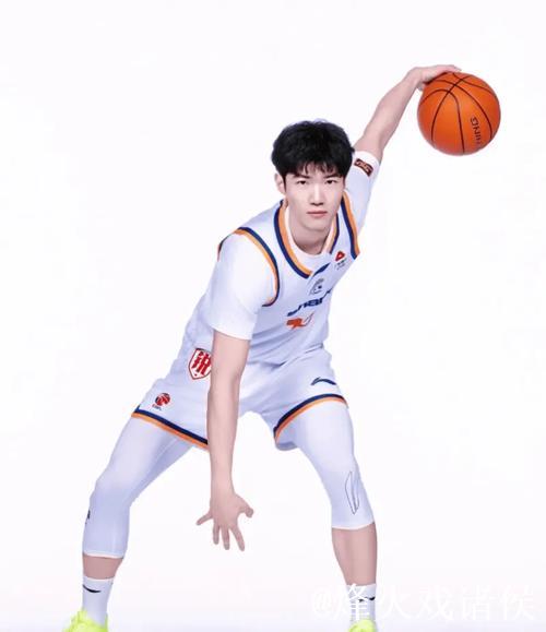 偰李永伟社媒分享新赛季定妆照:是谁把我的痣给p掉了 偰李永伟社媒分享新赛季定妆照:是谁把我的痣给p掉了